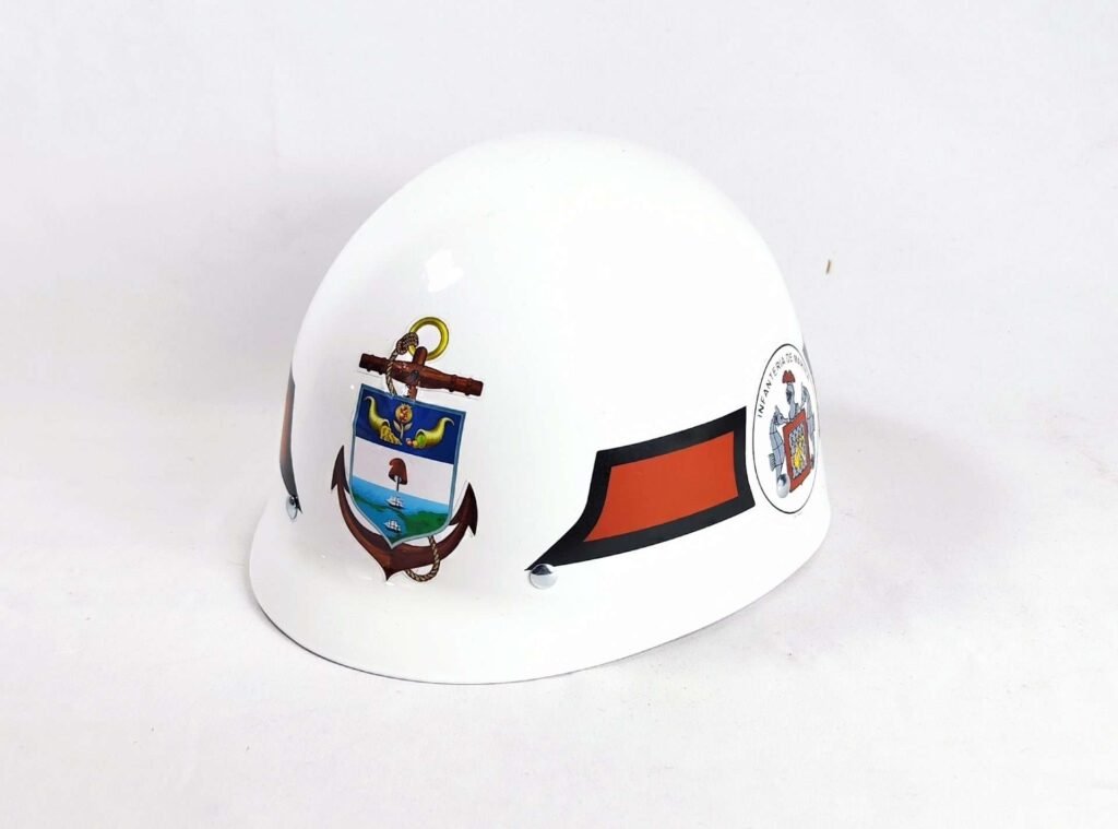 Casco blanco tipo armada