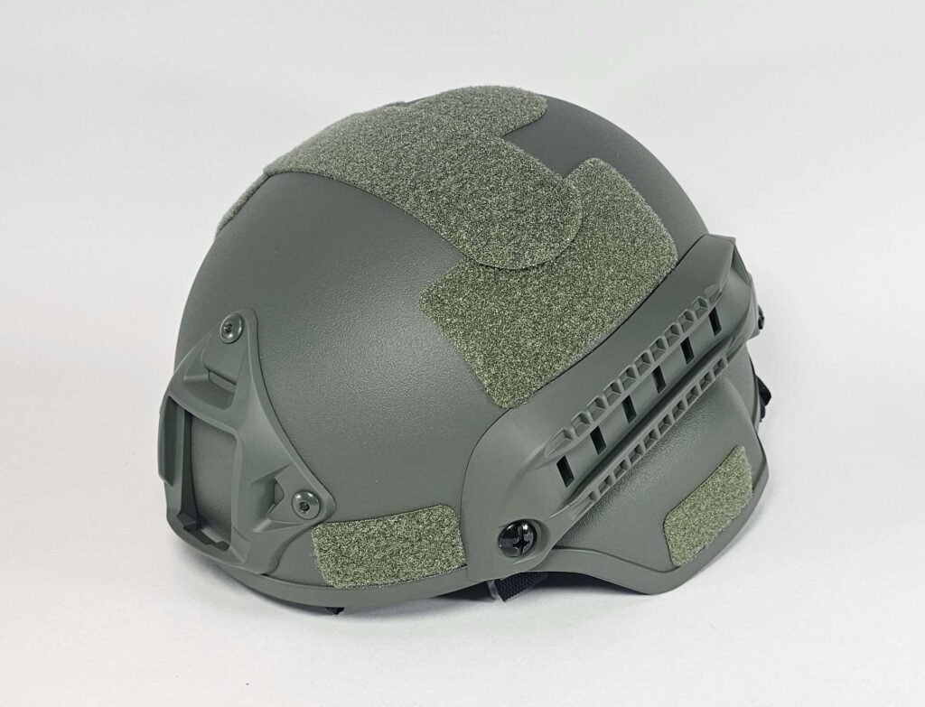 CASCO TACTICO TAPA OREJAS COLOR VERDE OLIVO