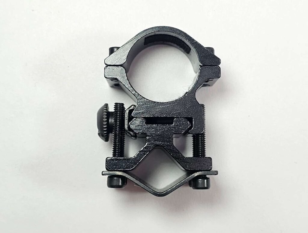 ACCESORIO PORTA LINTERNA PARA INSTALACION EN CAÑON DE RIFLE
