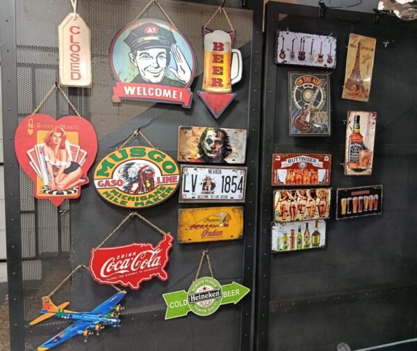 Placas metálicas decorativas surtidas