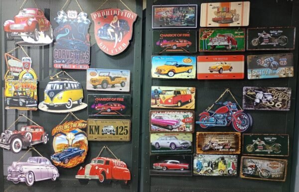 Placas metálicas decorativas surtidas