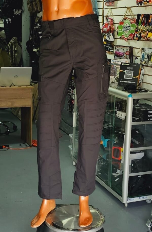 Pantalon Tela Galleta NEGRO 10 Bolsillos Con Refuerzo en Rodilla (TALLA 30/32)