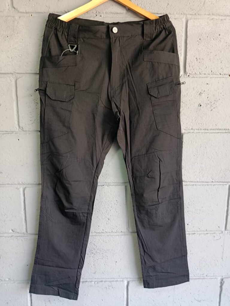 Pantalón Tactico 8 bolsillos negro tela delgada (talla M)