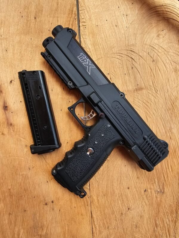 MARCADORA TIPPMANN TIPX PISTOLA CON MAG ADICIONAL (CAL .68)