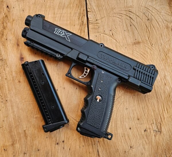MARCADORA TIPPMANN TIPX PISTOLA CON MAG ADICIONAL (CAL .68)