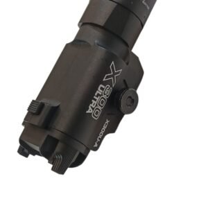 Linterna táctica X300 ULTRA SUREFIRE  polímero color negro+2 baterías