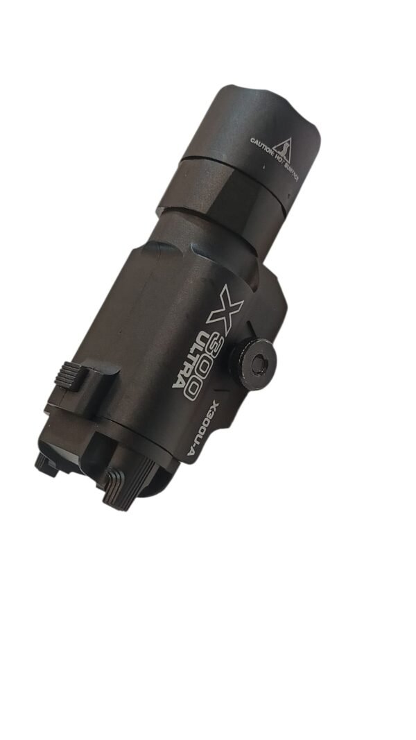 Linterna táctica X300 ULTRA SUREFIRE  polímero color negro+2 baterías